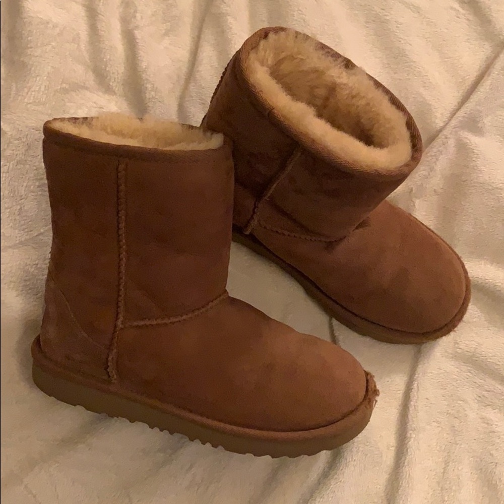 UGG Kid’s Basic Chestnut Size 2